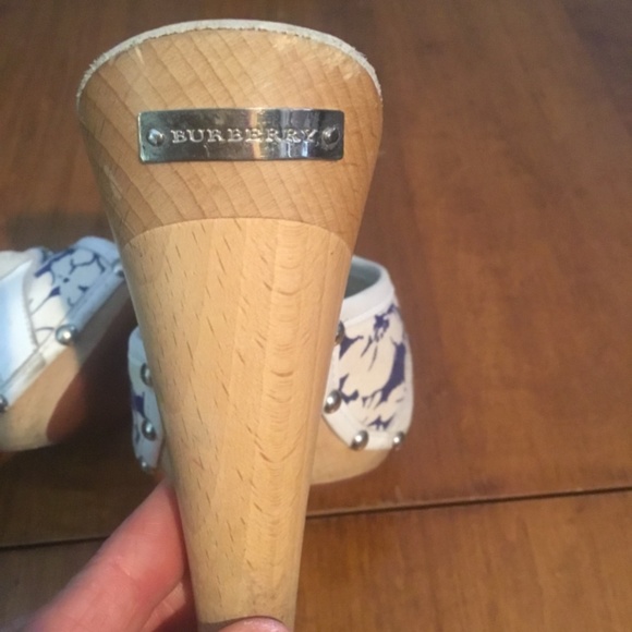 Burberry wooden heel sandals - Picture 4 of 4